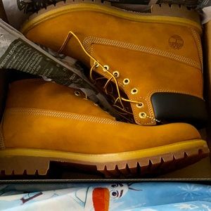 Men’s 11 Timberland Wheat boots